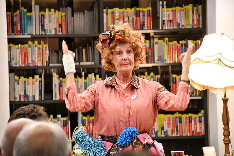 Putzfrau Ilona sucht Lust, Liebe, Leidenschaft